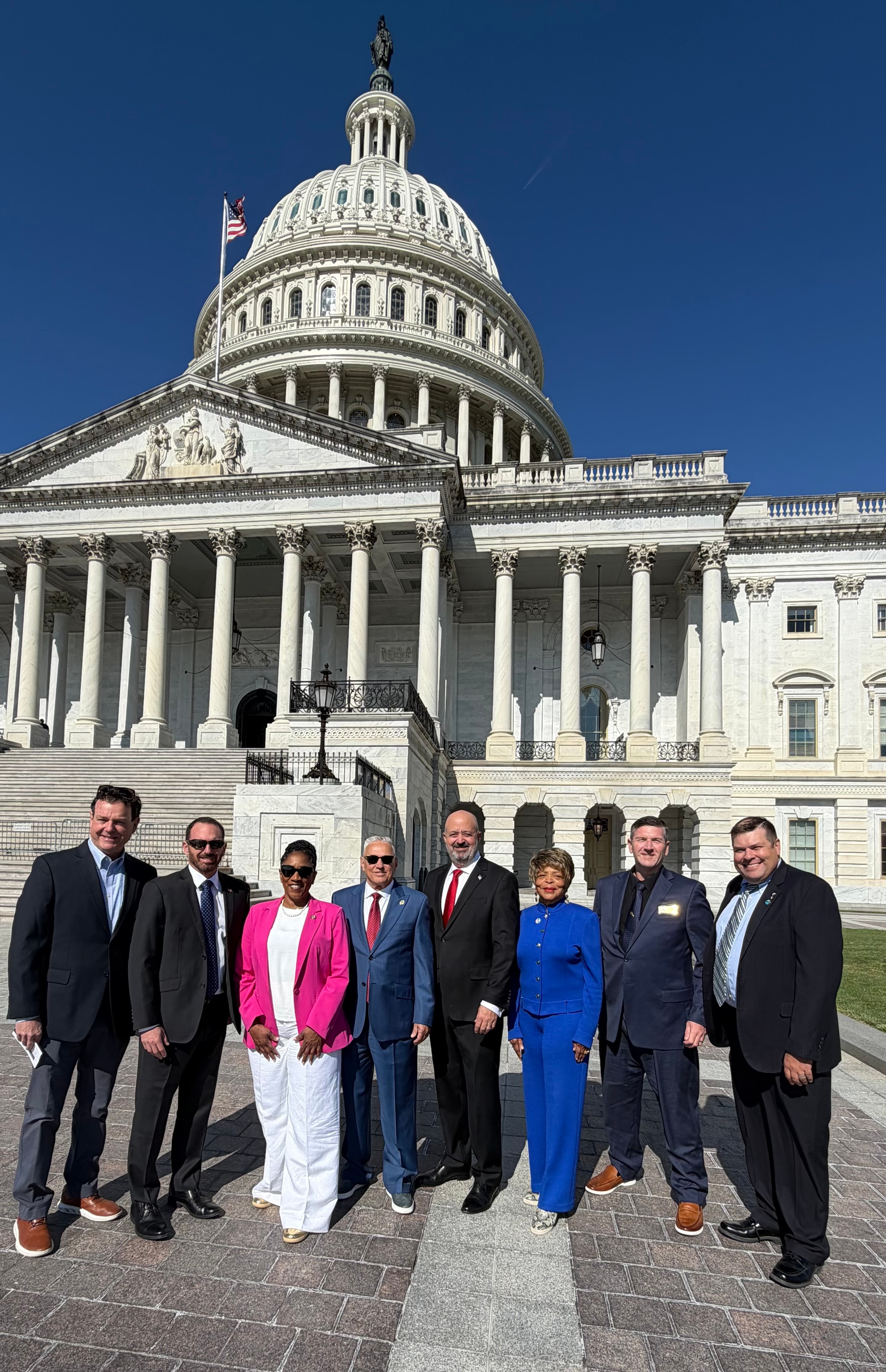 Dan Evans with Tracy delegation at the US Capitol